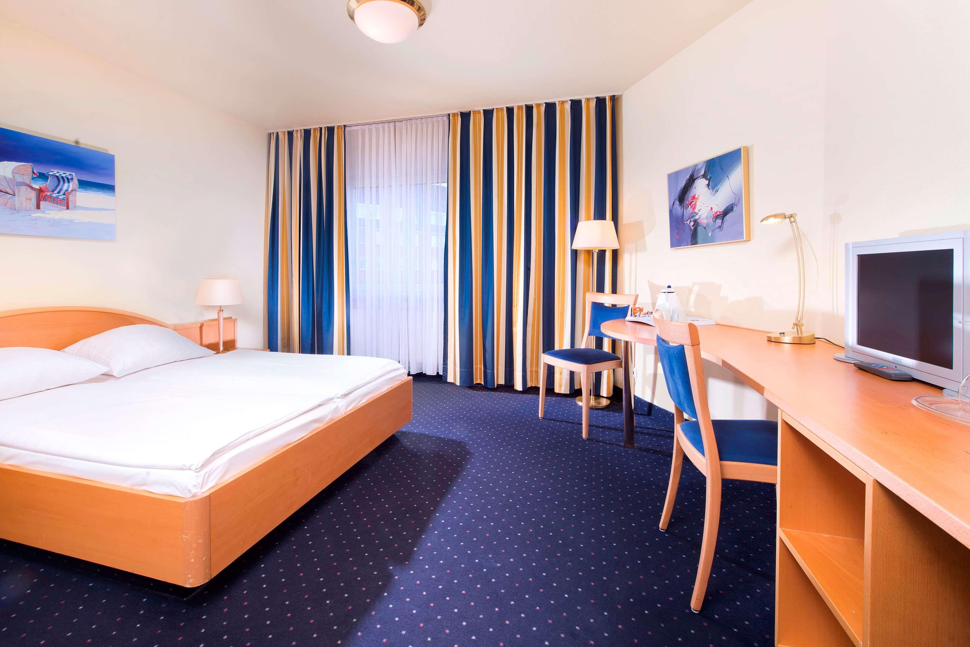 Tryp By Wyndham Luebeck Aquamarin Hotel Exterior photo