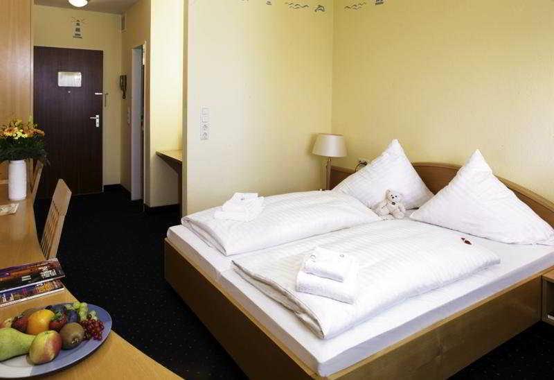 Tryp By Wyndham Luebeck Aquamarin Hotel Exterior photo