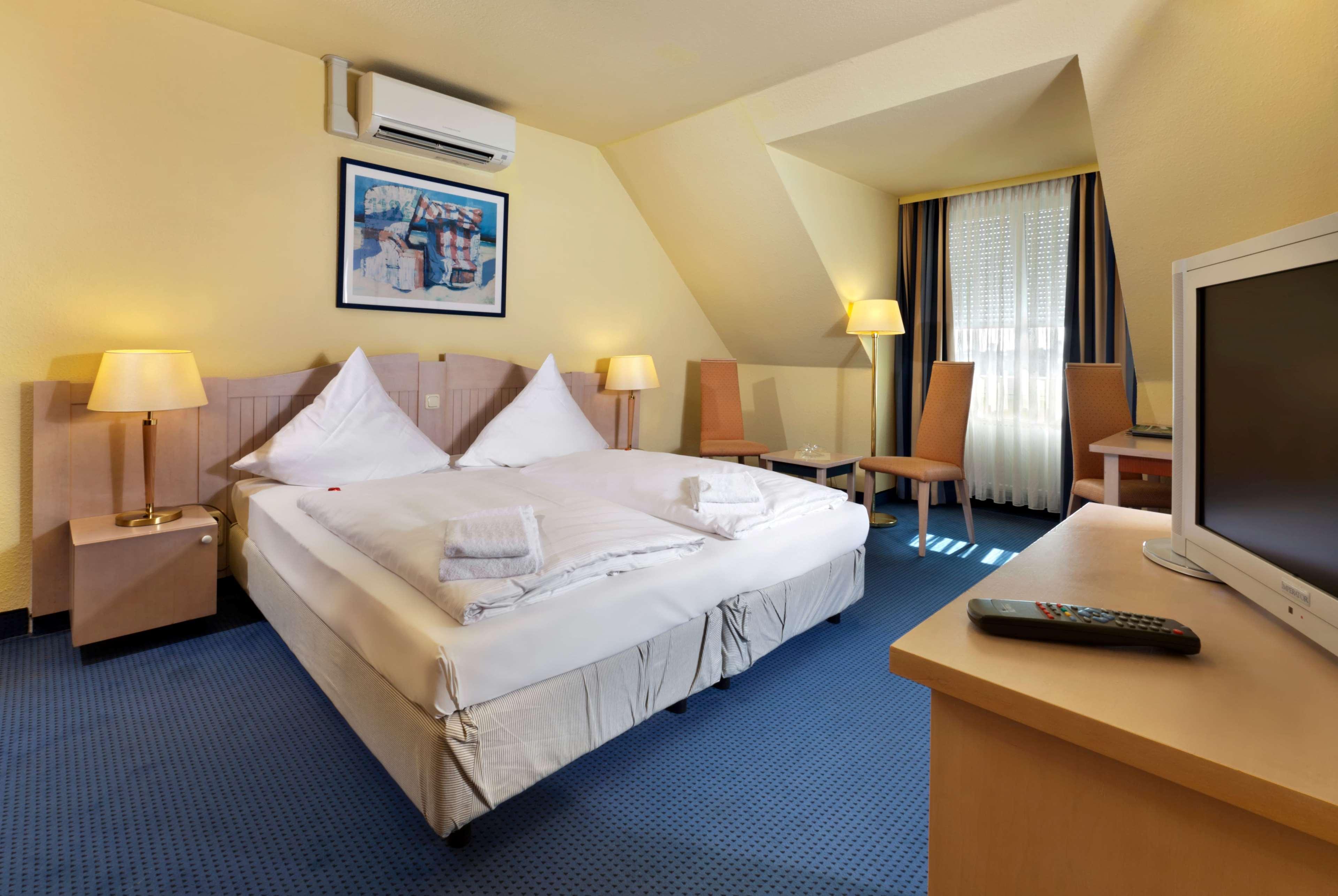 Tryp By Wyndham Luebeck Aquamarin Hotel Room photo
